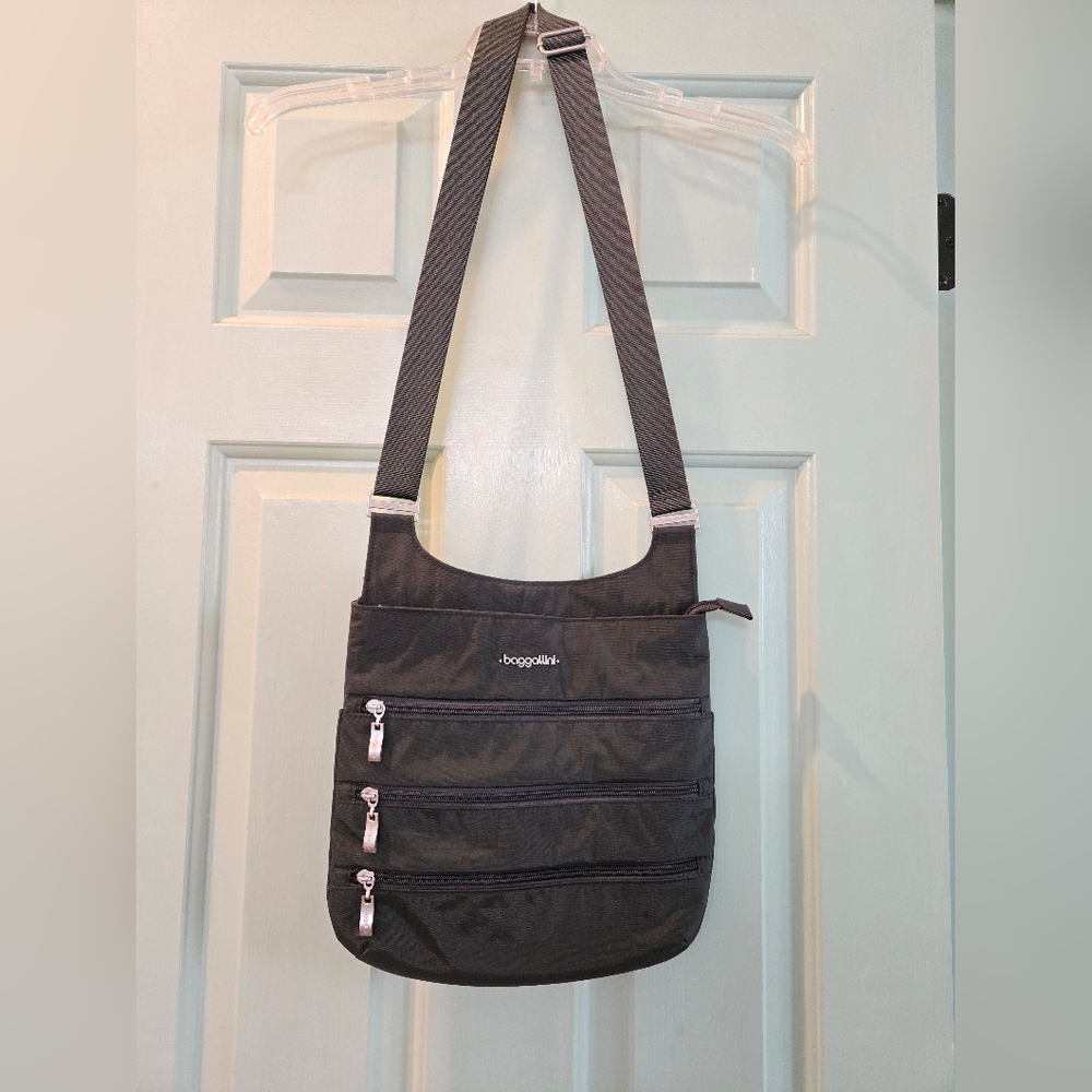 Baggallini Gray Crossbody Bag With 🌸Fuchsia🌸Lining